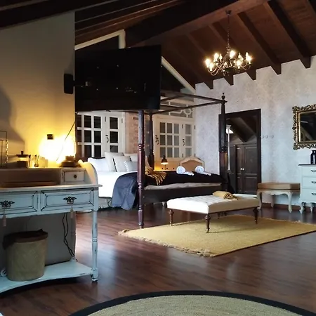 Luxury Colonial Country *